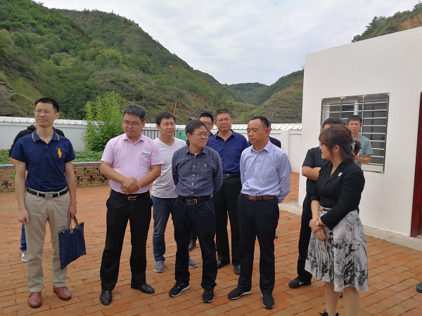 <b>水利部移民司（扶貧辦）勒宏強處長，省水利廳水利水電處處長白鵬翔、延安市水務(wù)局局長張拴林，副區(qū)長楊東和安塞區(qū)水務(wù)局、扶貧局等調(diào)研安塞供水工程</b>